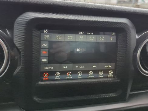 Used 2021 Jeep Wrangler Unlimited Sahara AWD/4WD image 19