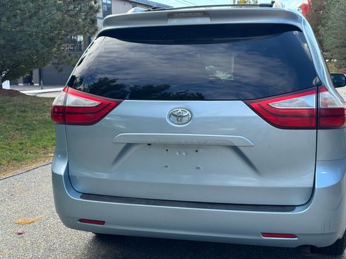 Used 2016 Toyota Sienna LE image 7