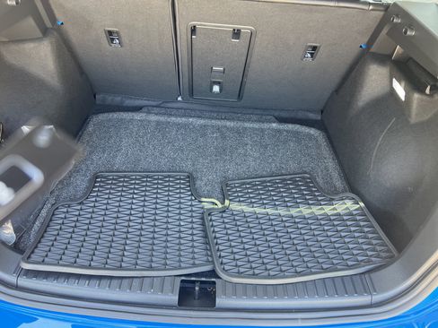 Certified 2025 Volkswagen Taos SE image 31