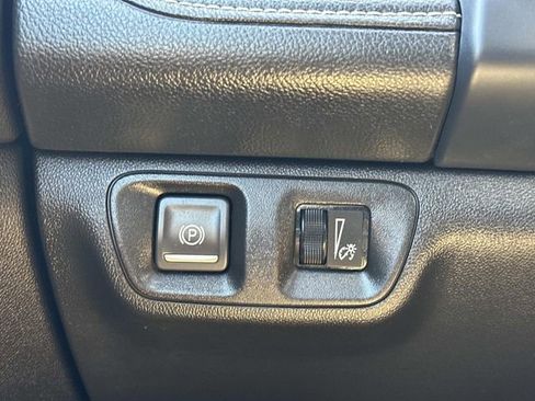 Used 2023 GMC Acadia SLE w/ Driver Convenience Package FWD image 26