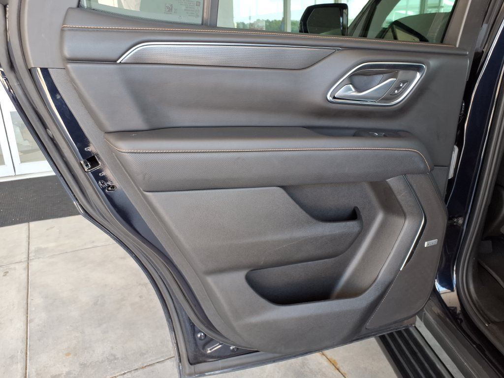 Used 2024 GMC Yukon AT4 w/ AT4 Premium Plus Package AWD/4WD image 13