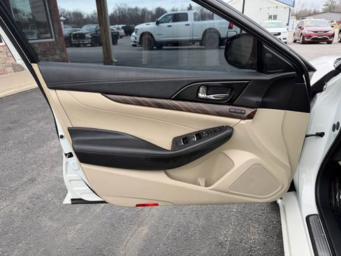 Used 2016 Nissan Maxima Platinum image 11