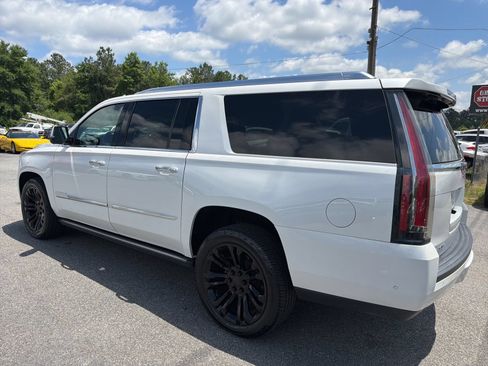 Used 2017 Cadillac Escalade ESV Premium Luxury AWD/4WD image 6