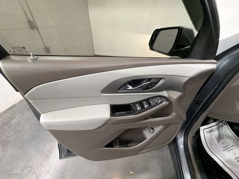 Used 2020 Chevrolet Traverse LT FWD image 21