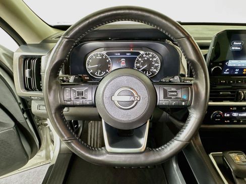 Used 2025 Nissan Pathfinder SL FWD image 9