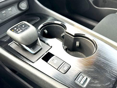 Used 2024 Nissan Rogue S image 34