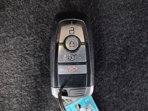 Used 2022 Ford Escape SE w/ SE Sport Appearance Package image 29