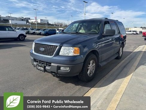 Used 2004 Ford Expedition XLT image 3