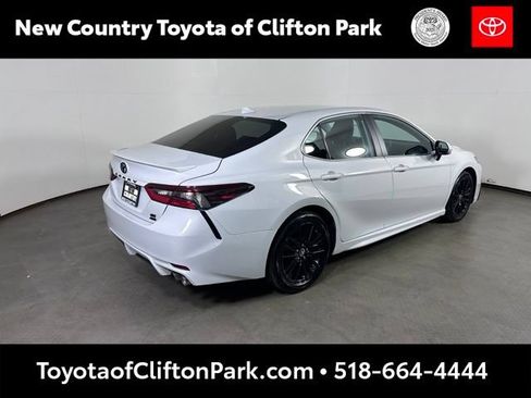 Used 2024 Toyota Camry SE AWD/4WD image 3