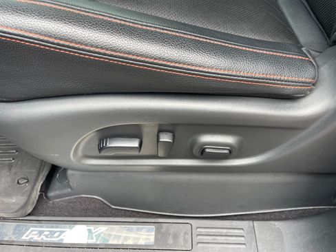 Used 2023 Nissan Titan PRO-4X w/ Pro-4x Convenience Package AWD/4WD image 9
