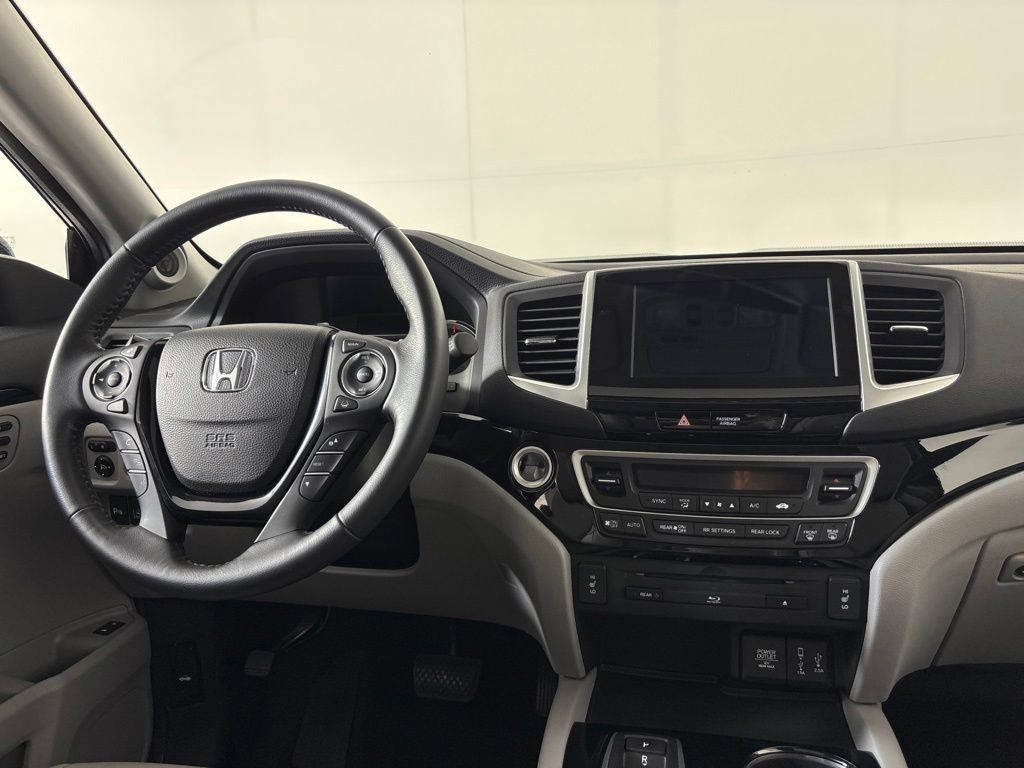 Used 2017 Honda Pilot Touring image 23