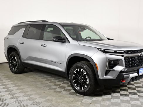 Used 2025 Chevrolet Traverse Z71 image 4
