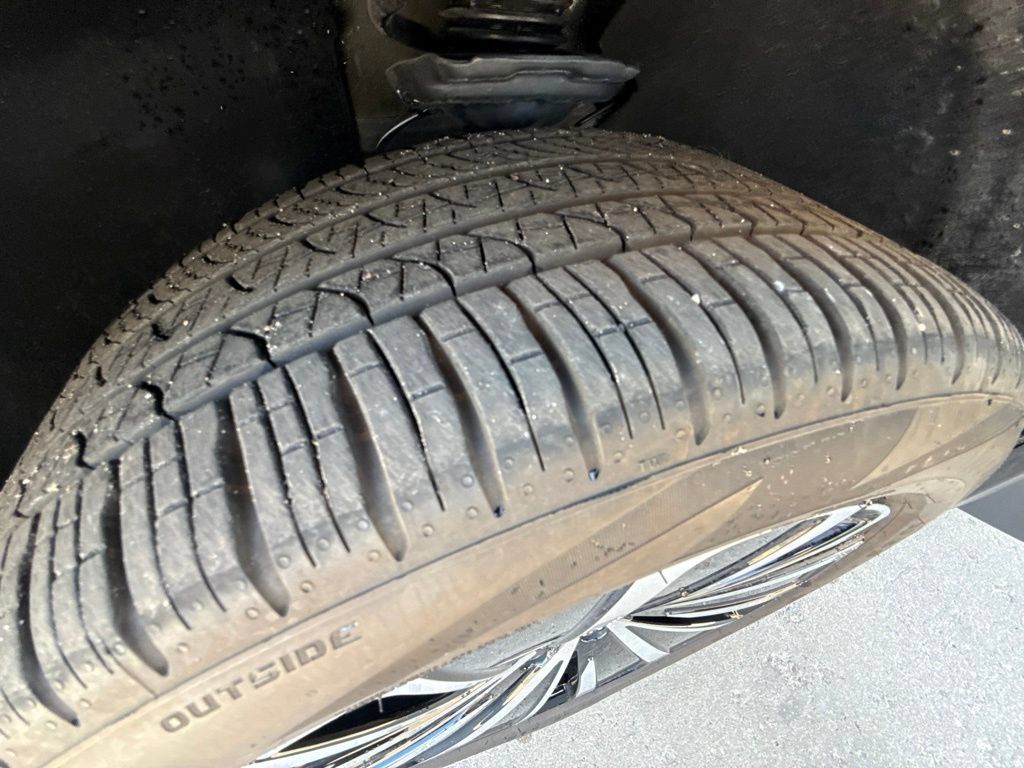 Certified 2025 Volkswagen ID.4 Pro AWD/4WD image 28