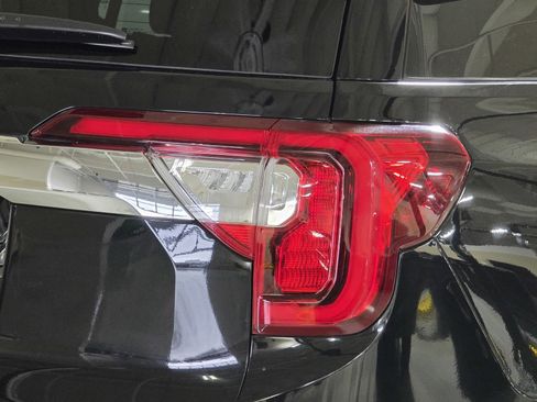 Used 2023 GMC Acadia SLT image 12