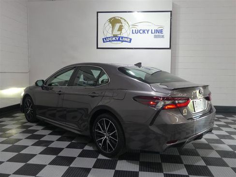 Used 2021 Toyota Camry SE FWD image 11