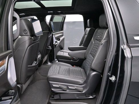 Used 2025 Cadillac Escalade ESV Sport Platinum image 35