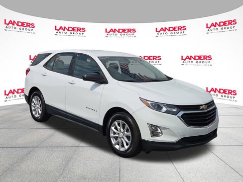 Used 2018 Chevrolet Equinox LS FWD image 1