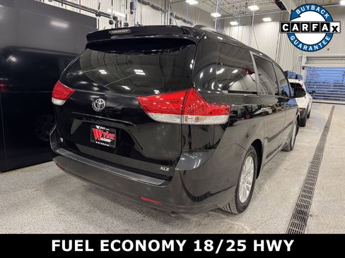 Used 2013 Toyota Sienna XLE image 3