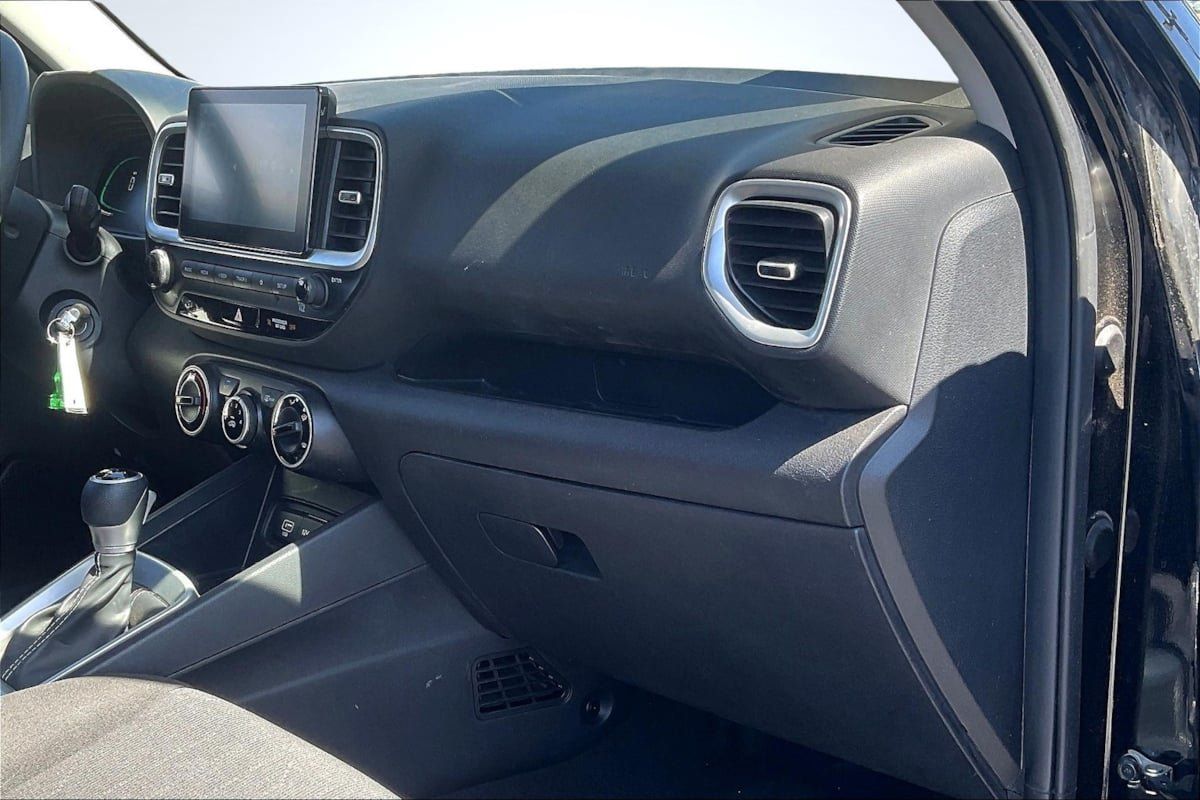 Used 2024 Hyundai Venue SE FWD image 17