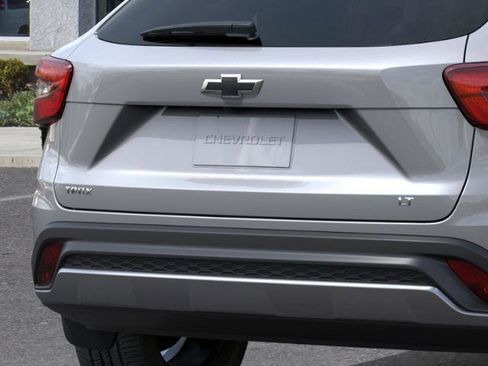 New 2026 Chevrolet Trax LT w/ LT Convenience Package FWD image 14