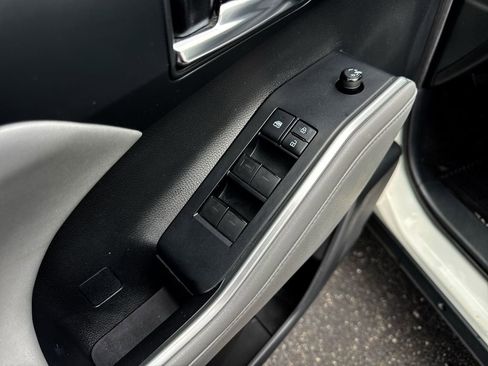 Used 2021 Toyota Highlander XLE image 13