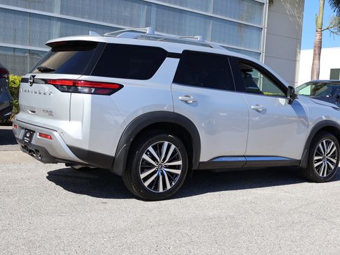 Used 2022 Nissan Pathfinder Platinum w/ Cargo Package image 9