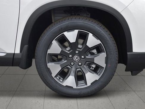 New 2026 Honda Pilot Touring image 9