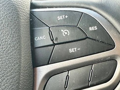 Used 2019 Jeep Cherokee High Altitude AWD/4WD image 11