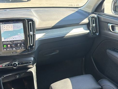 Certified 2026 Volvo XC40 B5 Plus AWD/4WD image 8