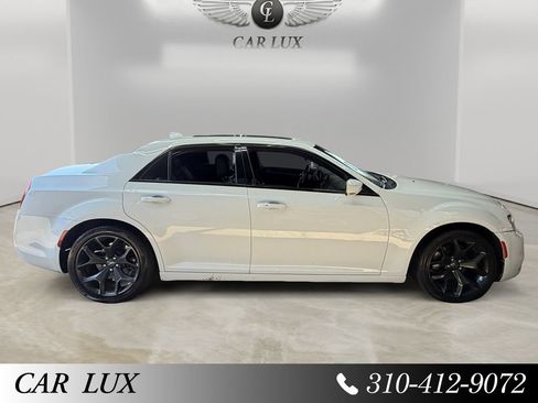 Used 2022 Chrysler 300 S RWD image 6