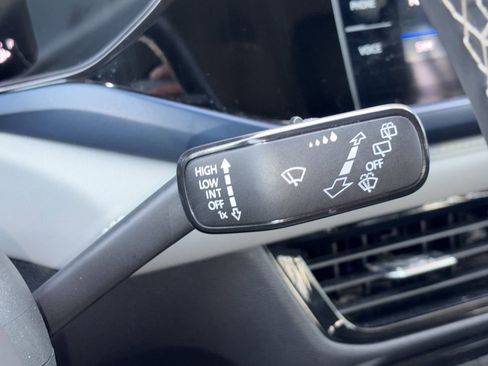 Used 2024 Volkswagen Taos SE image 21