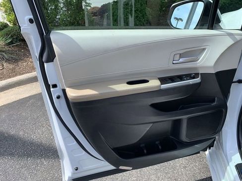 Certified 2022 Toyota Sienna XLE FWD image 17