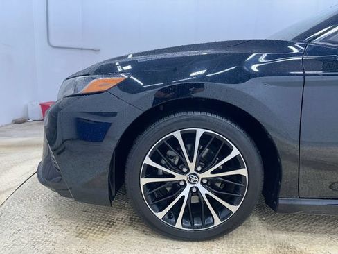 Used 2018 Toyota Camry SE w/ Convenience Package FWD image 19