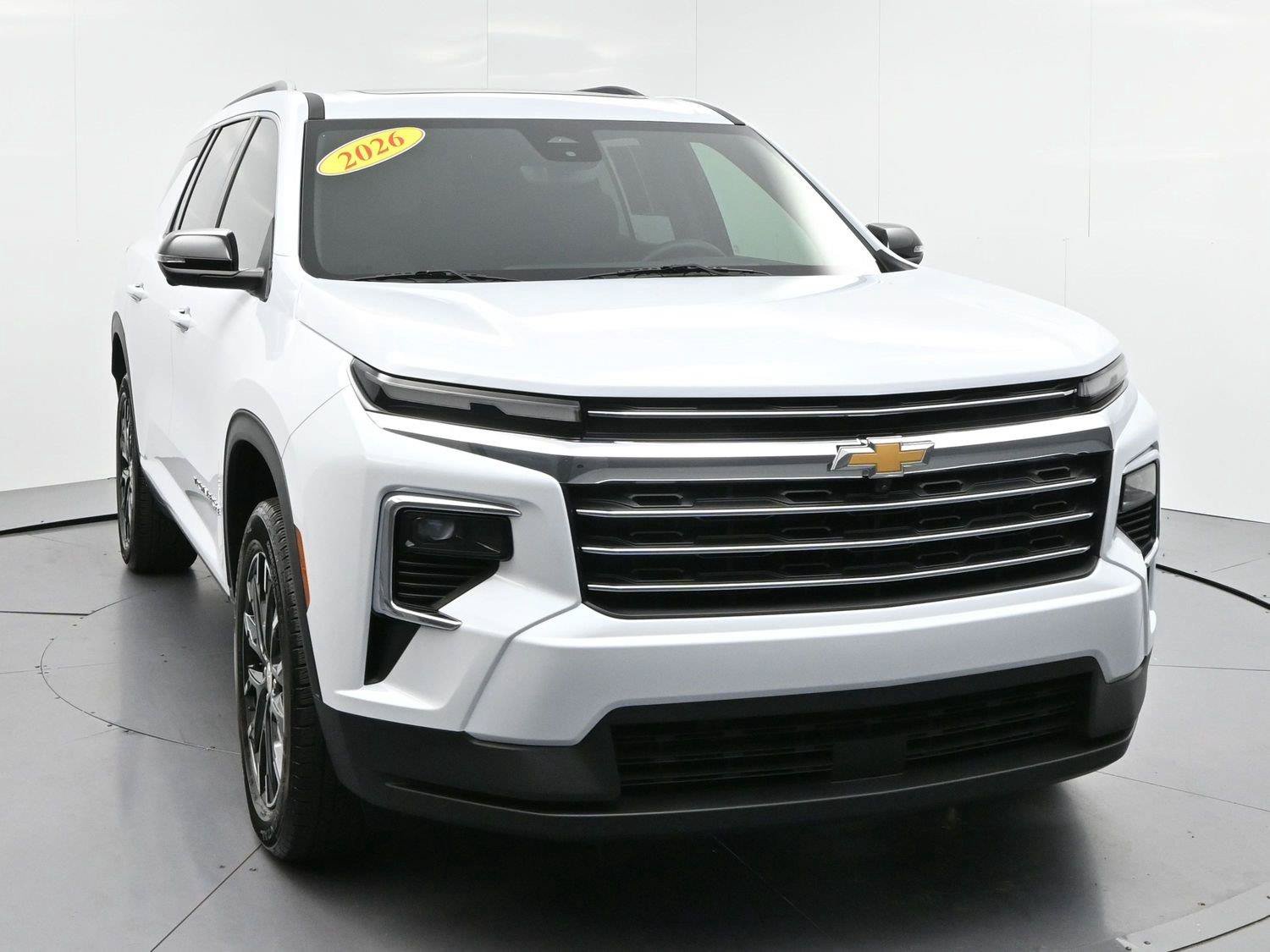 Used 2026 Chevrolet Traverse LT w/ Sun and Wheel Package FWD image 2