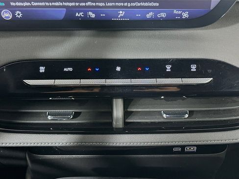 Used 2025 Buick Enclave Preferred image 24