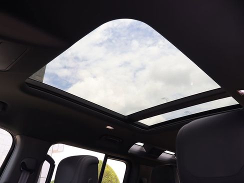 Used 2022 Land Rover Defender 110 X image 15