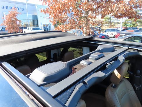 Used 2023 Jeep Wrangler Unlimited Sahara w/ Cold Weather Group image 13