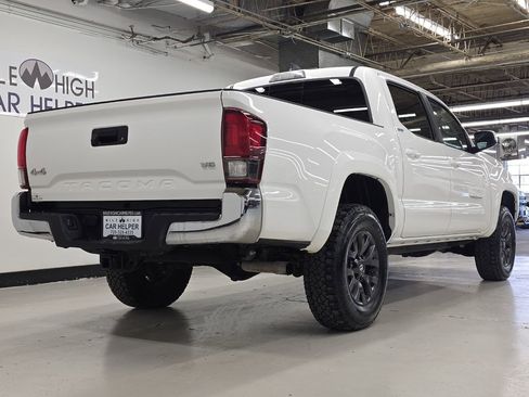 Used 2020 Toyota Tacoma SR5 AWD/4WD image 8