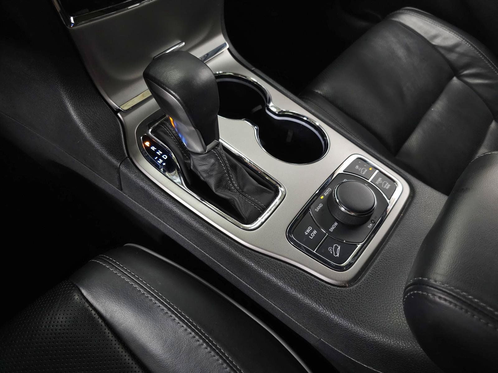 Used 2019 Jeep Grand Cherokee Overland AWD/4WD image 32