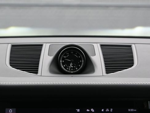 New 2026 Porsche Macan image 25