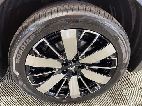 New 2025 Mitsubishi Outlander SE image 35