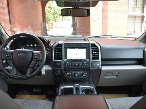 Used 2018 Ford F150 XLT w/ Equipment Group 302A Luxury AWD/4WD image 21
