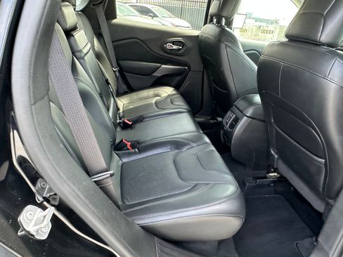 Used 2019 Jeep Cherokee Limited AWD/4WD image 21