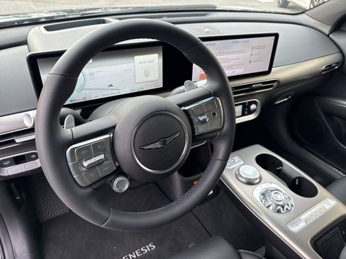 Used 2025 Genesis GV60 RWD image 26