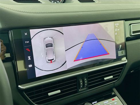 Used 2023 Porsche Cayenne Turbo image 22