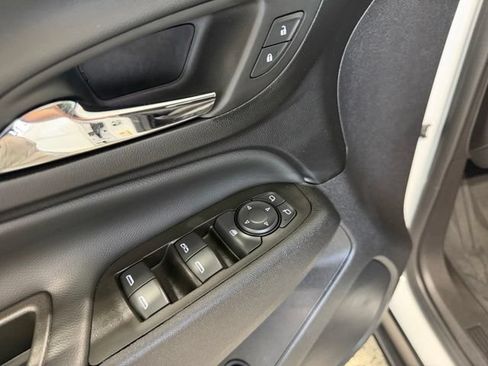 Used 2024 Chevrolet Equinox LT w/ LPO, Floor Liner Package FWD image 9