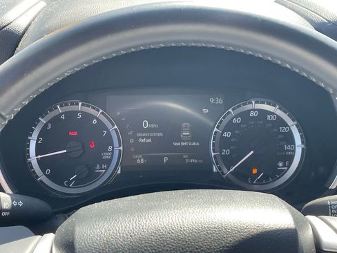 Used 2023 Toyota Highlander XLE image 10