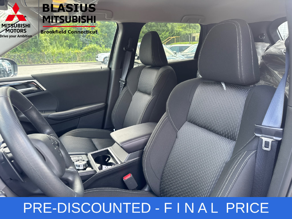 Used 2025 Mitsubishi Outlander ES AWD/4WD image 13