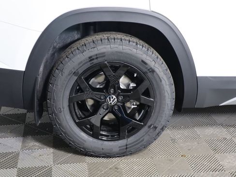 Used 2025 Volkswagen Atlas Peak Edition SE image 53