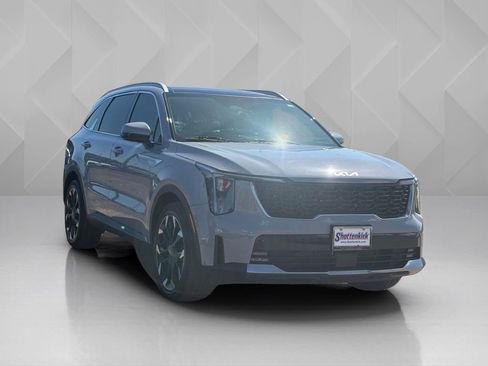 Certified 2024 Kia Sorento EX w/ Panoramic Sunroof Package FWD image 3